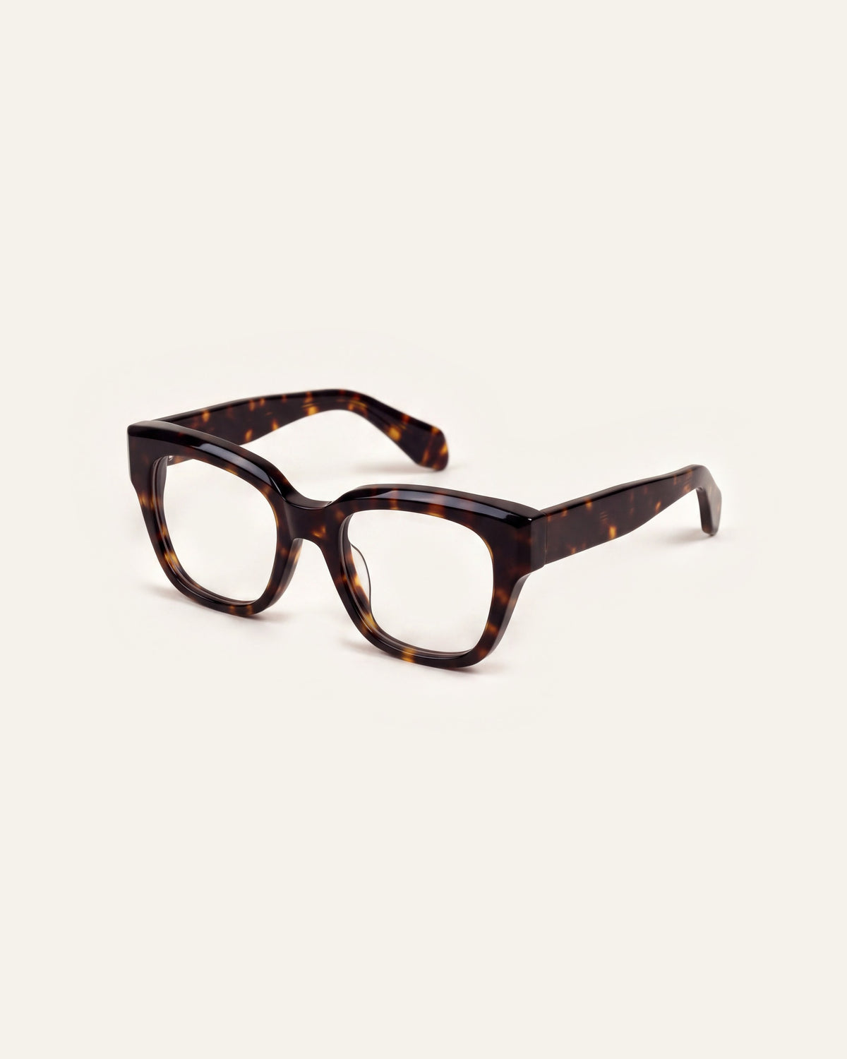 Chloe in tortoiseshell, three-quarter view