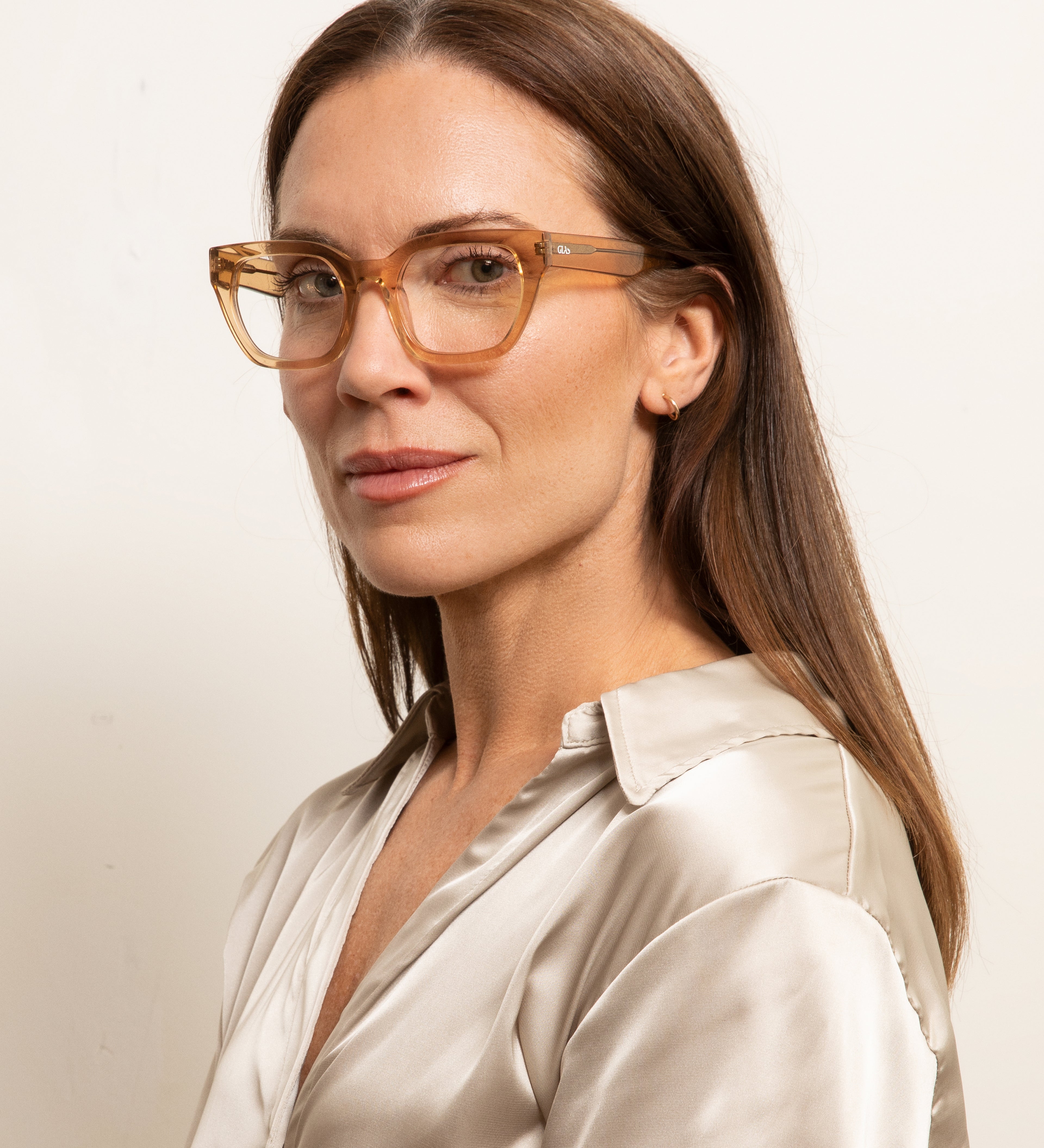 Kiara Caramel Readers